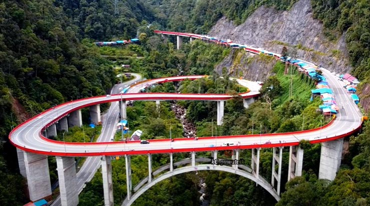 Kelok 9: Selekoh Berliku dengan Pemandangan Menakjubkan