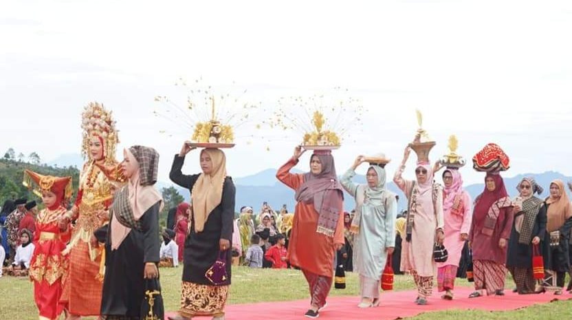 Macam Ini Lah Rangkaian Prosesi Perkawinan dalam Adat Minangkabau, Jom Semak Pesanan