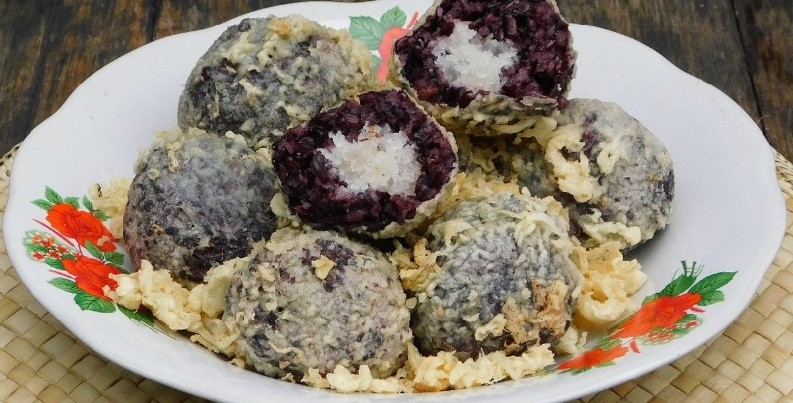 Jangan Pandang Rupa : Godok Katan Itam Ini Sedapnya Lain Macam