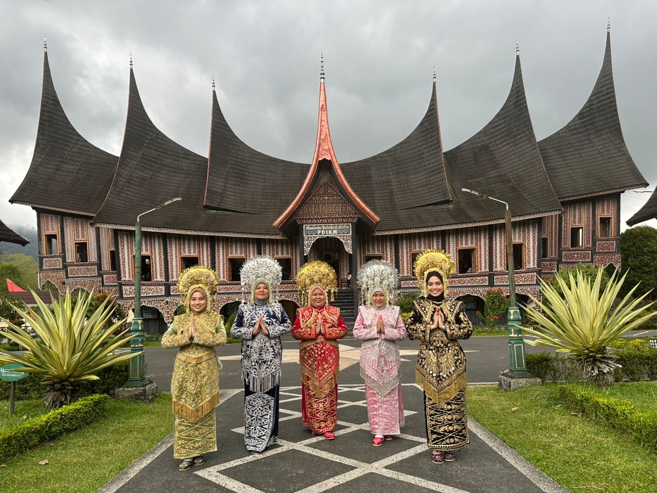 PUSAT DOKUMENTASI INFORMASI KEBUDAYAAN MINANGKABAU : TEMPAT KENAL LEBIH DEKAT BUDAYA MINANGKABAU