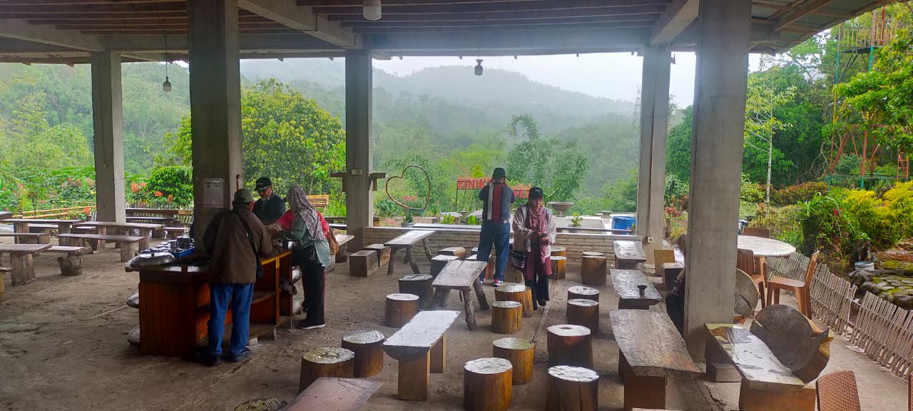 Kiniko Coffee Sumatera Barat, Tempat Kopi Kampung dan Kawa Daun yang Wajib Dicuba