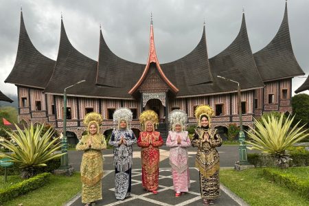 PUSAT DOKUMENTASI INFORMASI KEBUDAYAAN MINANGKABAU : TEMPAT KENAL LEBIH DEKAT BUDAYA MINANGKABAU