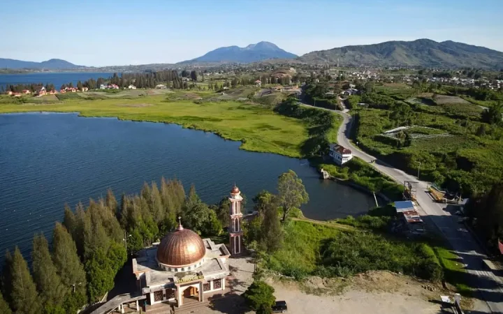 Mampir ke Masjid Ummi Tepi Danau Atas Alahan Panjang#tasteofpadang #ayokesumbar#westsumatra#wond