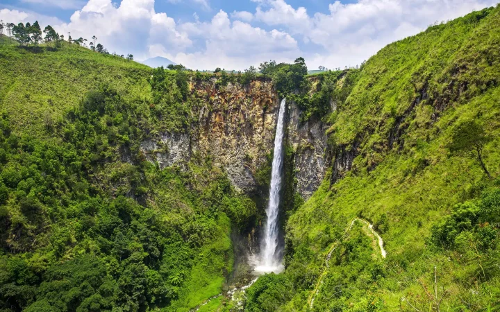 Medan-Sipiso-piso-Waterfall-279303131
