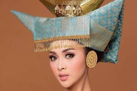 TANGKULUAK TANDUAK ”BILA KAIN DAPAT JADI SIMBOL KEKUATAN WANITA MINANG”