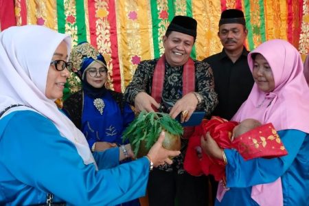 Pernah Dengar Turun Mandi? Begini Cara Orang Minang Sambut Bayi Baru Lahir
