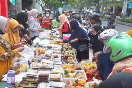 WARNA-WARNI RAMADHAN DI MINANGKABAU: MENJELAJAH RASA DI PASAR PABUKOAN