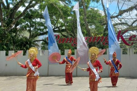 TARI PAYUNG : GERAK LEMBUT YANG PENUH MAKNA DARI MINANGKABAU