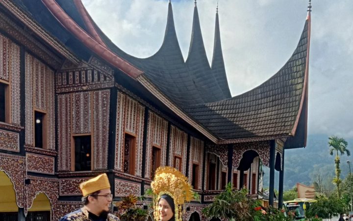 A striking BMW 2002 during a road tour