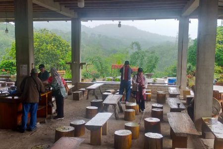 Kiniko Coffee Sumatera Barat, Tempat Kopi Kampung dan Kawa Daun yang Wajib Dicuba