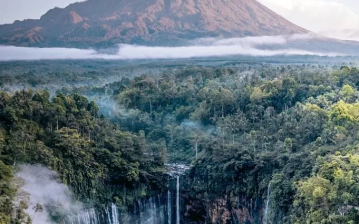 air-terjun-tumpak-sewu-lumajang-683×1024
