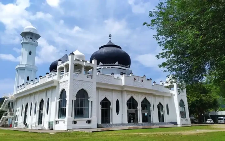 masjid-rahmatullah-lampuuk-kini