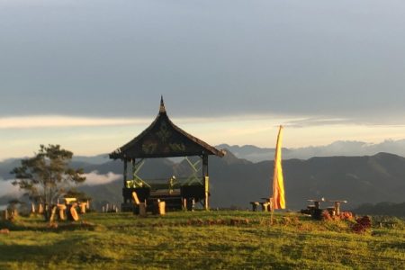 PUNCAK BATU BADINDING: HIDDEN GEM DI SUMATERA BARAT DENGAN VIEW ALAM YANG CANTIK